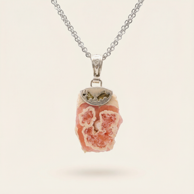 Rhodochrosite – Stone of Love, Self-Healing & Emotional Harmony Approx. 4.3 cm total length Approx. 3.5 cm stone length